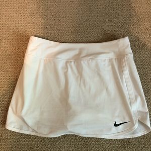 NWOT Nike tennis skirt S